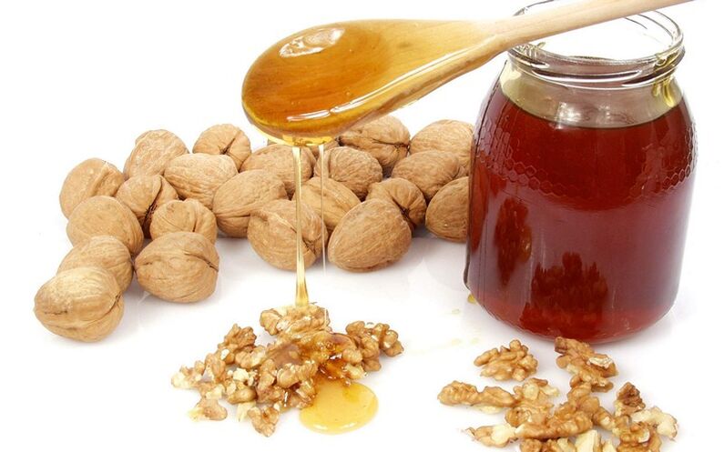 Walnuts with honey - a simple and tasty dish that helps to overcome impotence